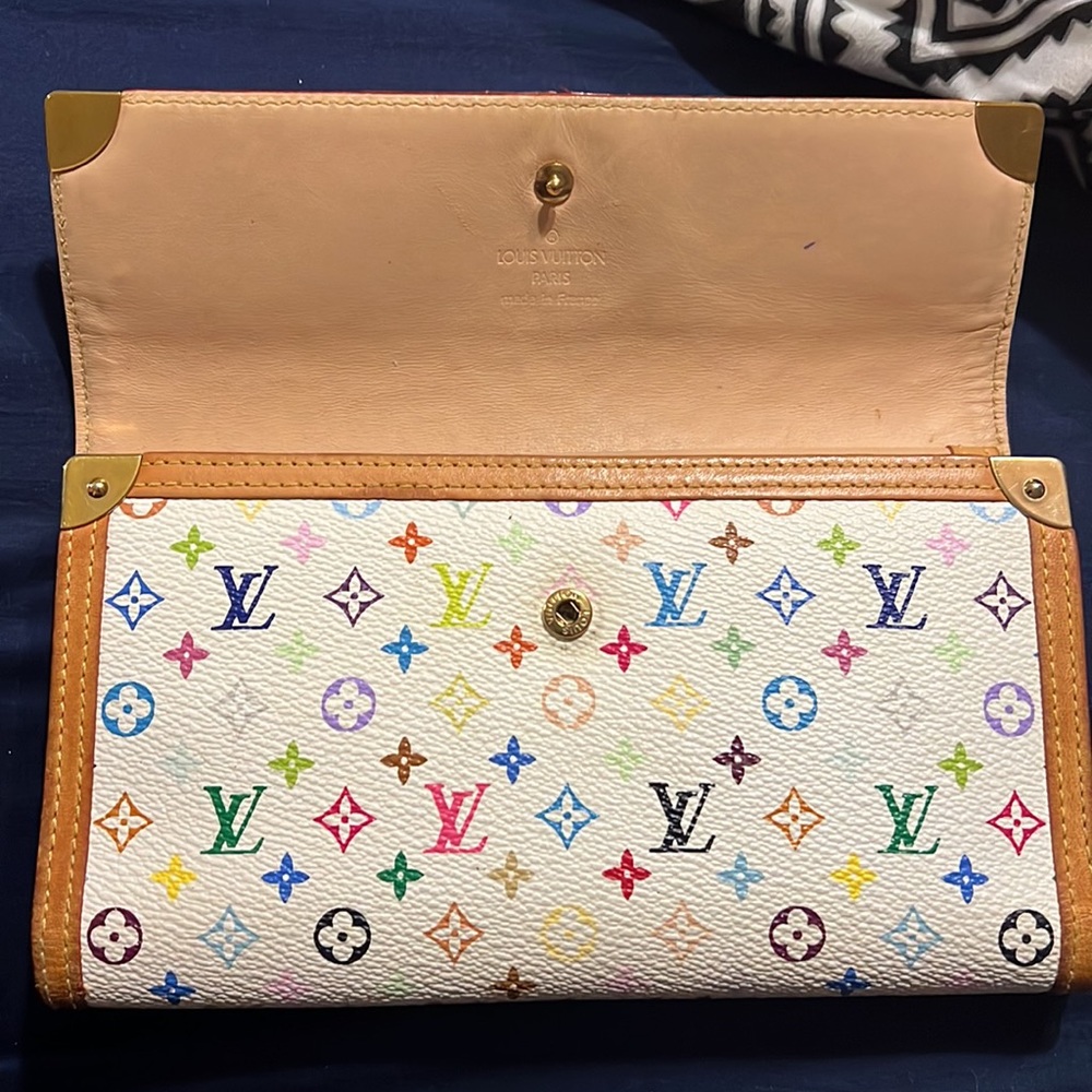 Authentic Louis Vuitton international wallet. - Picture 8 of 12